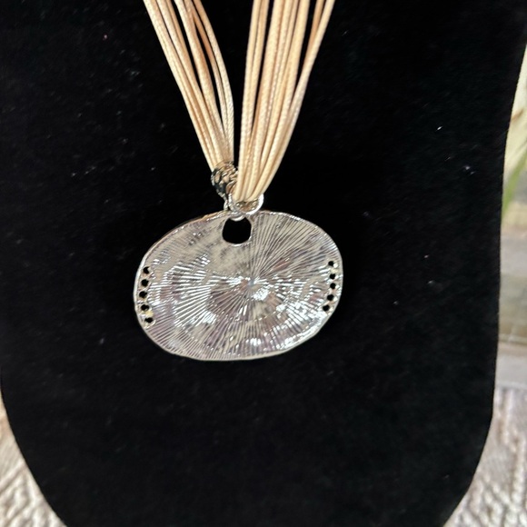 18" layered necklace with beaded hammered oval pendant. Pale peach and silver. - Picture 2 of 4